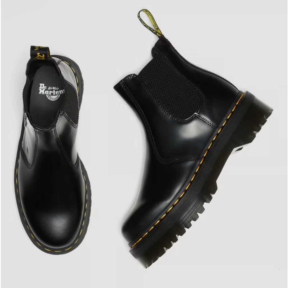 NWOT- Dr Martens Chelsea Boots